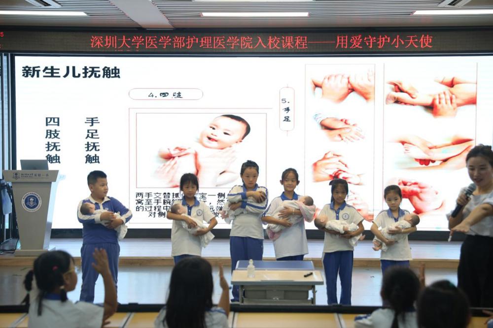 F:\叶伟仪\南科大一小\20241105 91色情
护理医学院入校课程——用爱守护小天使\7D8A8264.JPG